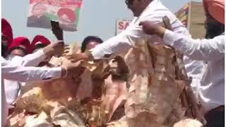 Watch à¤¸à¤¿à¤° à¤¸à¥‡ à¤ªà¥ˆà¤°à¥‹à¤‚ à¤¤à¤• à¤¨à¥‹à¤Ÿà¥‹à¤‚ à¤¸à¥‡ à¤²à¤¦à¤¾  Education minister O P Soni Video