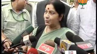 Watch BJP Byte: Note for Vote Scam & Delhi High Court Blast: Smt. Sushma Swaraj: 07.09.2011 Video