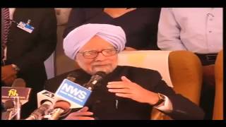 Watch Prime Minister's onboard media interaction during his return from USA October 1, 2013) Video