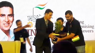 Watch Akshay Kumar Attends Maharashtra Day Event Video