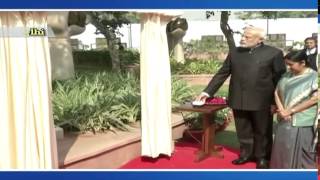 Watch PM unveils Memorial plaques in commemoration of Officers who sacrificed their lives abroad Video