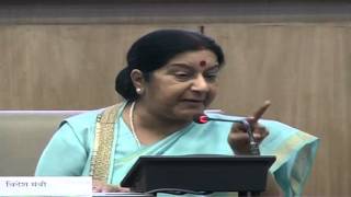 Watch EAM addresses the gathering at the Seminar on Hindi Media (April 02, 2016) Video