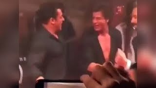 Watch Salman Khan And Shahrukh Khan CRAZY DANCE At Sonam Kapoor's Wedding Party Video