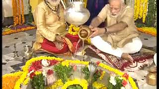 Watch PM Shri Narendra Modi offers prayers at Hatkeshwar Mahadev temple in Vadnagar. Video