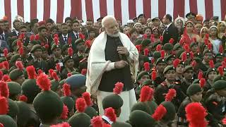 Watch PM Shri Narendra Modi interacts with NCC cadets, NSS Volunteers and Tableaux Artist Video