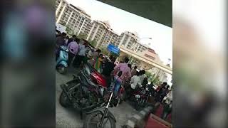 Watch Clash between woman and policemen in surat got viral Video