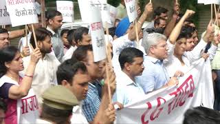Watch Delhi CM Arvind Kejriwal along with MLA's Protesting Outside LG House regarding Women Security Video