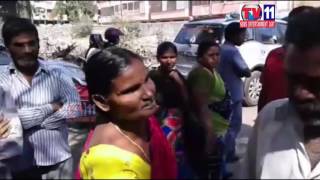 Watch ATTACK ON  FASTFOOD MASTER  AT  SR NAGAR TV11 NEWS  18TH JAN 2017 Video