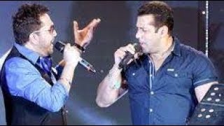 Watch Salman Khan Ne à¤²à¤—à¤¾à¤¯à¥€ Mika Singh à¤•à¥‹ à¤«à¤Ÿà¥à¤Ÿà¤•à¤¾à¤° - Race 3 Trailer Launch Video