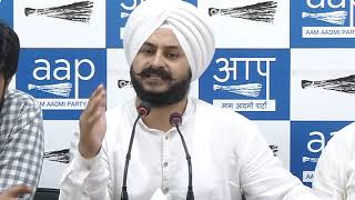 Watch HC has passed the order that parking will be free in Delhi Complexes but MCD still charging fee Video