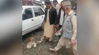 Watch #CitizenJournalist Locals fill potholes themselves in Qamarwari Srinagar as govt has failed. Video