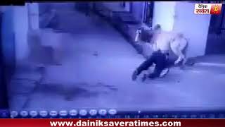 Watch Viral Video : à¤†à¤µà¤¾à¤°à¤¾ à¤œà¤¾à¤¨à¤µà¤°à¥‹à¤‚ à¤•à¤¾ à¤•à¤¹à¤°,à¤¸à¤¾à¤‚à¤¡ à¤¨à¥‡ à¤‡à¤¸ à¤¶à¤–à¥à¤¸ à¤•à¥‡ à¤¸à¤¾à¤¥ à¤•à¤° à¤¡à¤¾à¤²à¤¾... Video