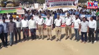 Watch ACCIDENT DAY RALLY JEEDIMETLA TRAFFIC POLICE TV11 NEWS 31ST JAN 2017 Video
