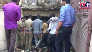 Watch FIRE ACCIDENT  AT MODEL COLONY SR NAGAR TV11 NEWS 23RD FEB 2017 Video