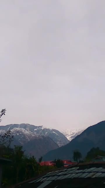 Watch Dhauladhar gets its first snowfall Video