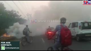 Watch GARBAGE BURNT ON ROAD SING NAGAR VIJAYAWADA TV11 NEWS 21ST MAR 2017 Video