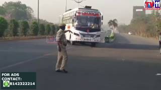 Watch RTA OFFICIALS CHECK TRAVEL BUSES AT GAGANPAHAD RAJENDRANAGAR TV11 NEWS 22ND MAR 2017 Video