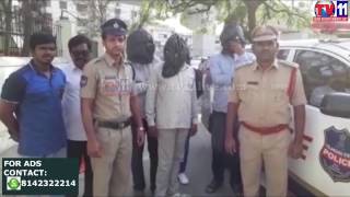 Watch PRESS MEET ON  TURKEY CURRENCY  EXCHANGE GANG ARREST AT  KHARKHANA PS TV11 NEWS 22ND MAR 2017 Video