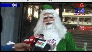 Watch Santa Claus Green With Old Lady Mumbai Video