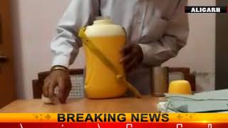 Watch à¤¨à¥à¤¯à¤¾à¤¯à¤¿à¤• à¤…à¤§à¤¿à¤•à¤¾à¤°à¥€ à¤•à¥‹ à¤ªà¤¾à¤¨à¥€ à¤¦à¥‡à¤¨à¥‡ à¤¸à¥‡ à¤ªà¤¹à¤²à¥‡ à¤—à¤¿à¤²à¤¾à¤¸ à¤®à¥‡à¤‚ à¤¥à¥‚à¤•à¤¤à¤¾ à¤¥à¤¾ à¤šà¤ªà¤°à¤¾à¤¸à¥€, Video Viral Video