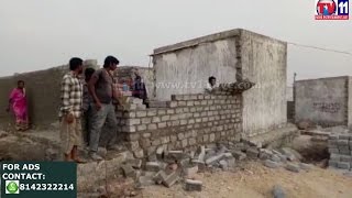 Watch DEMOLITIONS IN GOVERNMENT LAND AT  KHAISERNAGAR QUTHUBULLAPUR  TV11 NEWS 1ST APR  2017 Video