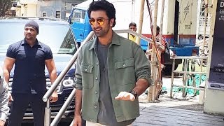 Watch Ranbir Kapoor's GRAND ENTRY At SANJU Trailer Launch Video