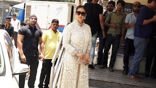Watch Manisha Koirala GRAND ENTRY At Sanju Trailer Launch Video