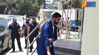 Watch Vicky Kaushal & Paresh Rawal GRAND Entry - Sanju OFFICIAL Trailer Launch Video