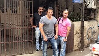 Watch RACE 3 | Salman Khan Spotted Outside Dubbing Studio | Purple Haze Studio Bandra Video