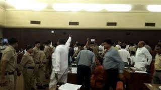 Watch Congress corporators swoon at the general meeting of Surat Municipal Corporation Video