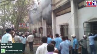 Watch FIRE ACCIDENT IN MATTRESSES INDUSTRY AT JINNARAM  TV11 NEWS 15TH APR 2017 Video