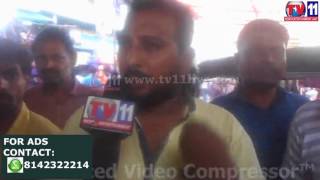 Watch STREET HAWKERS HARASSED BY POLICE AT VIJAYAWADA  TV11 NEWS 15TH APR 2017 Video