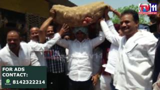 Watch TRS  KOOLIE AT RYTHU BAZAR SHAPURNAGAR MEDCHAL TV11 NEWS 25TH APR 2017 Video
