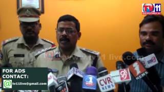 Watch ATTACK ON MUNICIPAL COMMISSIONER PALASA SRIKAKULAM TV11 NEWS 28TH APR 2017 Video