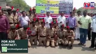 Watch CRPF  JAWANULAKU NIVALI AT KAMBHAM PRAKASHAM TV11 NEWS 28TH APR 2017 Video