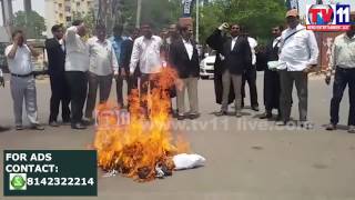 Watch LAWYERS PROTEST ON DIGVIJAY COMMENTS  AT RR DISTRICT COURT LB NAGAR TV11 NEWS 3RD MAY 2017 Video