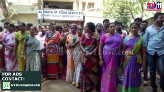 Watch WOMENS PROTEST  AGAINST ROAD ROMEOS AT ELURU TV11 NEWS 8TH MAY 2017 Video