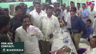 Watch MLA R KRISHNAIAH FOLLOWERS ALTERCATION IN GHMC JOB MELA AT SAROOR NAGAR TV11 NEWS 25TH MAY 2017 Video