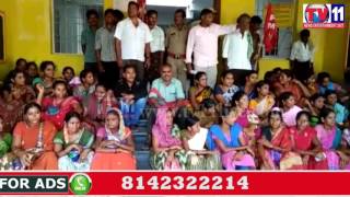 Watch CONFLICTS IN MANDAL PUBLIC PARISHAD GENERAL MEETING AT JEELUGUMILLI ELURU TV11 NEWS 1ST JUNE 2017 Video