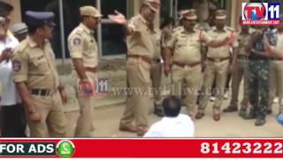 Watch MUNICIPAL CHAIRMAN PROTEST AGAINST PROTOCOL TO MEET CM PUTTAPARTHI AIRPORT TV11 NEWS 10TH JUNE 2017 Video
