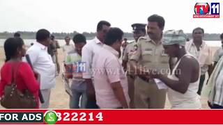 Watch ALTERCATION IN SAND RAMP AT PENUGONDA WEST GODAVARI TV11 NEWS 13TH JUNE 2017 Video
