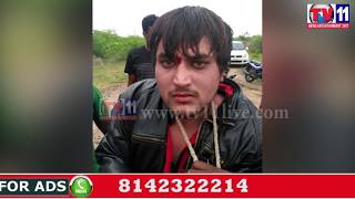 Watch PUBLIC CATCH CHAIN SNATCHERS IN KOHEDA VILLAGE RANGA REDDY TV11 NEWS 20TH JUNE 2017 Video