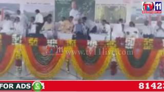 Watch CM CHANDRABABU STOPS YSRCP MLA ISAIAH SPEECH IN STAGE AT KURNOOL TV11 NEWS 22ND JUNE 2017 Video
