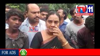 Watch RTC BUS OVER ROLL AT NH5 ROAD, 3 PERSONS SERIOUSLY INJURED AT VIZAK TV11 NEWS 16TH JULY 2017 Video