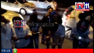 Watch PYTHON HULCHUL ON ROAD AT KBR PARK BANJARA HILLS, TV11 NEWS 18TH AUG 2017 Video