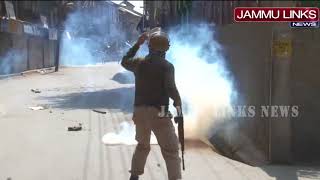 Watch Clashes broke out after Friday prayers in Srinagar Video