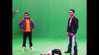 Watch Virat Kohli is giving advice to Yuvraj Singh on how to stop laughter. Video