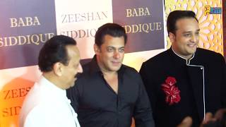 Watch Salman Khan Grand Entry At Baba Siddiqui Iftaar Party 2018 Video