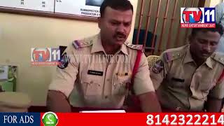 Watch A LADY GOT ARRESTED FOR THEFT AT PRODDUTUR, KADAPA TV11 NEWS 22ND AUG 2017 Video