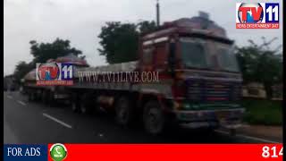 Watch TRAFFIC JAM DUE TO OVER ROOTED TREE AT GIDDALURU ,DIGUVAMETTA TV11 NEWS 27TH AUG 2017 Video